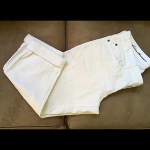 Eddies Bauer White Boyfriend Capri, size 8
